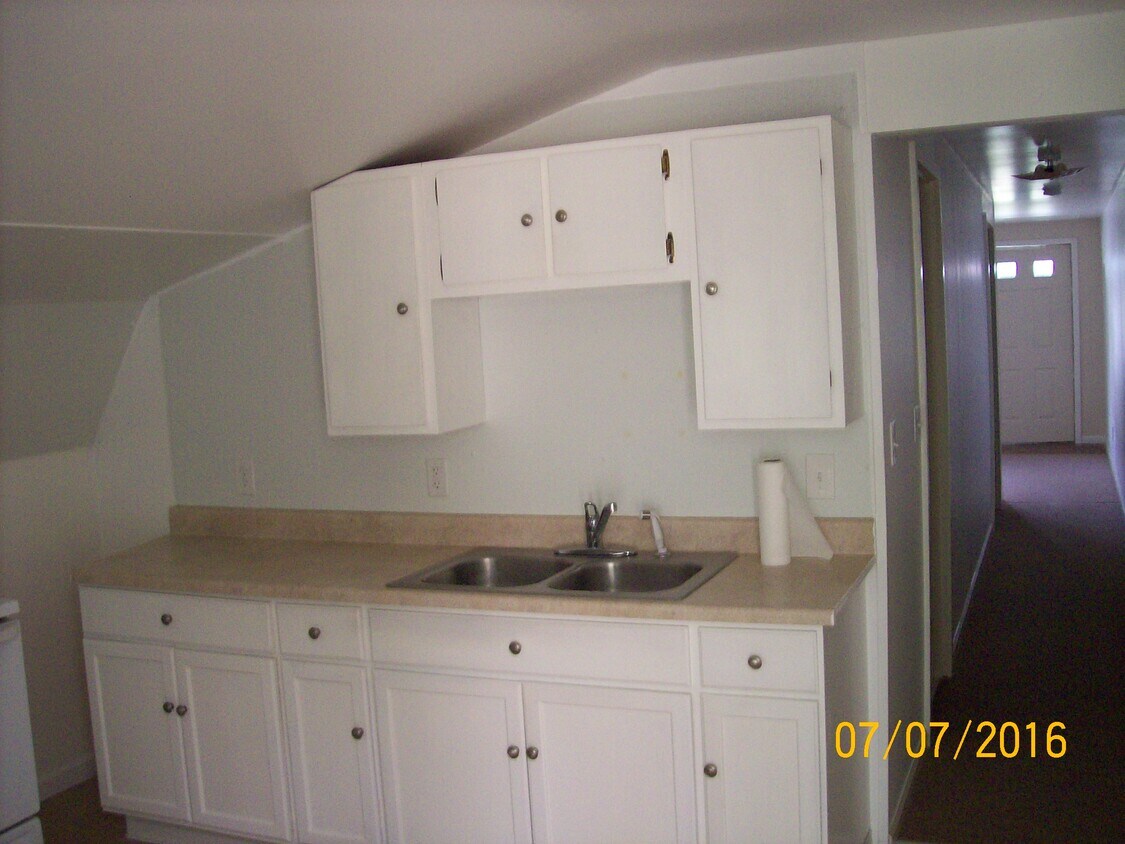 kitchen - 122 Maggie Way