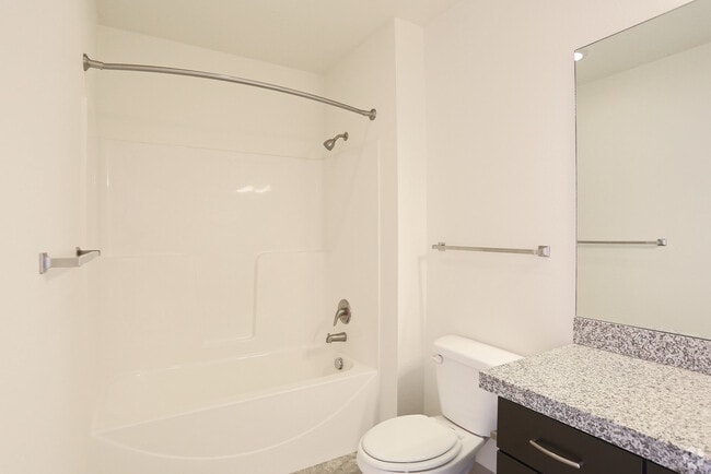 Baño tipo estudio - Bridgeton Apartments