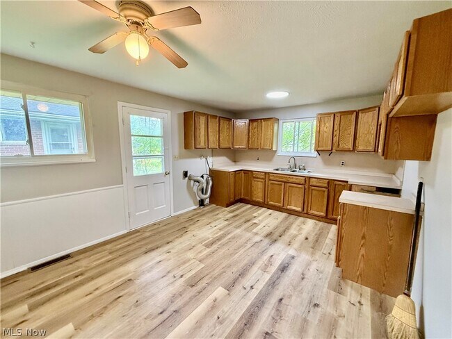 Building Photo - 9214 Blueberry Ln