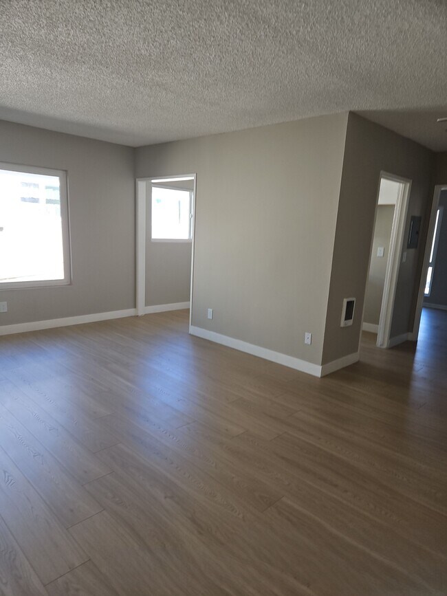 Foto del edificio - 8629 Willis Ave