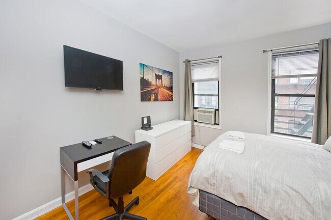 Foto del edificio - 337 E 81st St