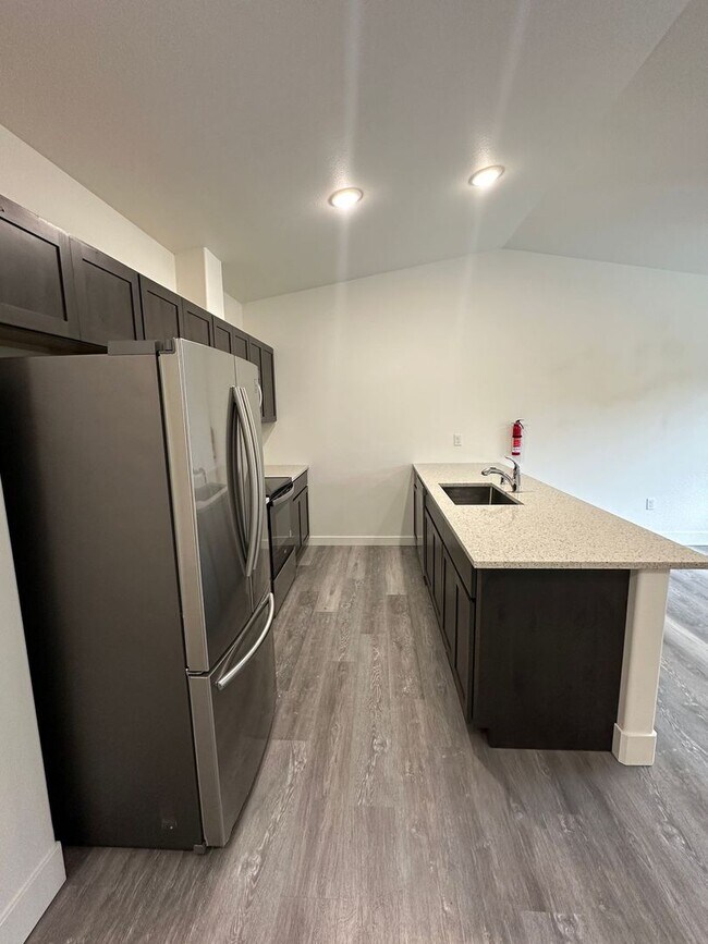 Foto del edificio - 2847 E Lakeview Rd