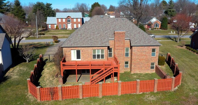 Foto del edificio - 402 Willow Creek Dr