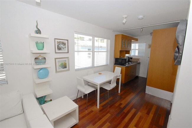 Building Photo - 1340 Drexel Ave