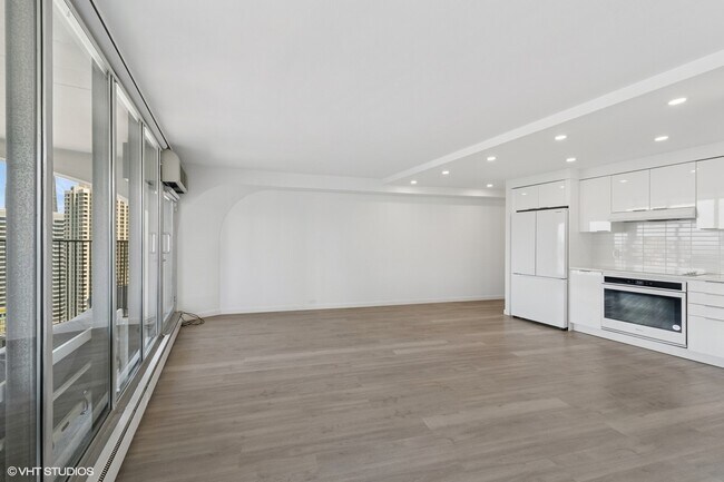 Foto del edificio - 300 N State St
