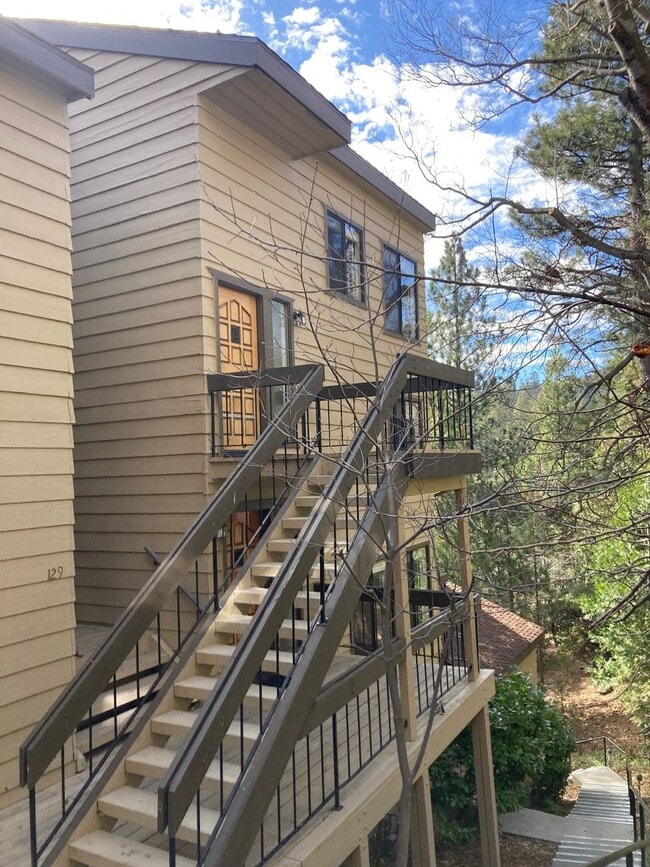 Building Photo - 27657 Peninsula Dr