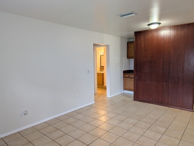 Building Photo - 124 S Montclair Ave