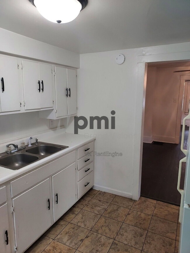 Foto del edificio - 1154 E Harrison Ave