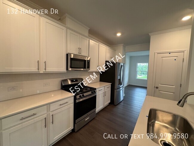 Building Photo - 132 Hanover Dr