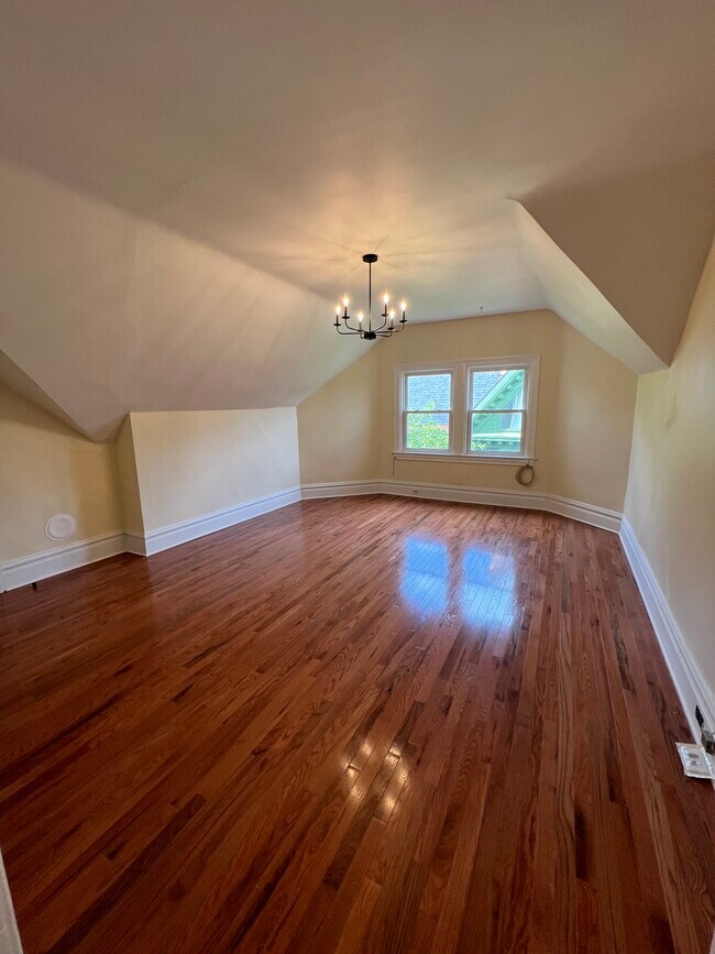 Living room - 926 Savannah Ave