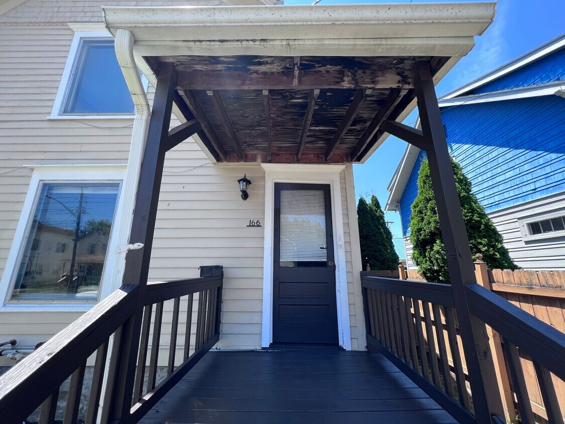 Foto principal - 166 Hornell St