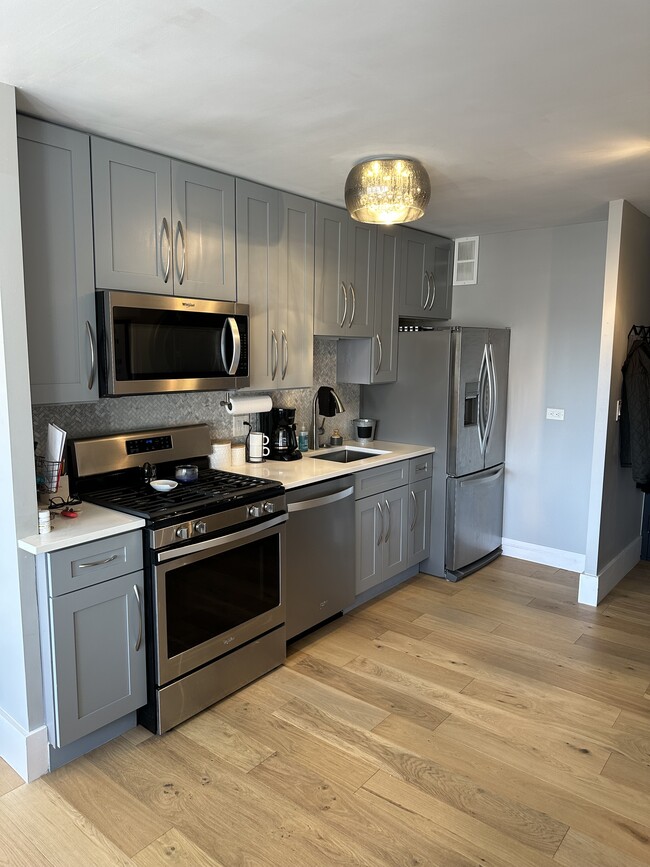 New GE stainless steel appliances - 444 W Fullerton Pky