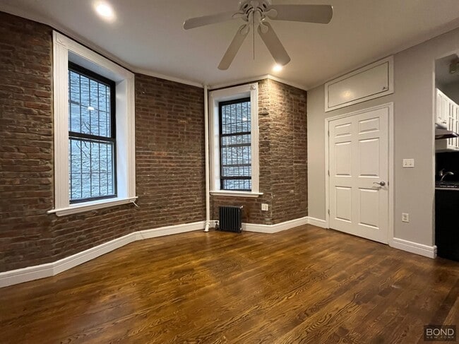 Building Photo - 336 E 18th St