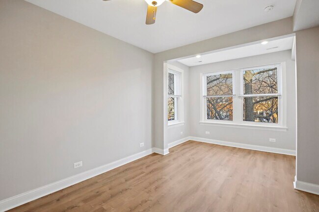 Foto del edificio - 2626 N Ridgeway Ave
