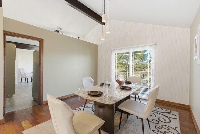 Building Photo - 8682 Alpen Cir