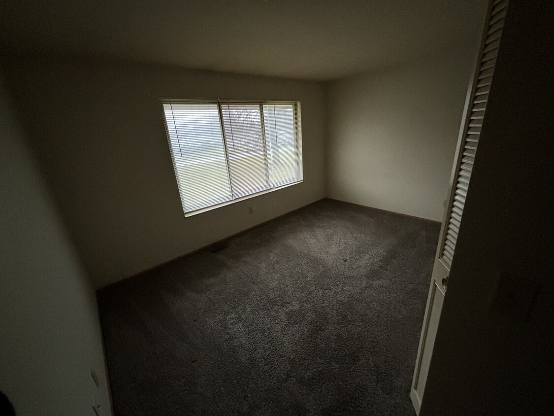 Bedroom - 1908 W Carter St