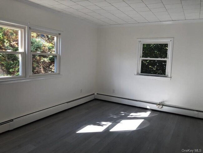 Foto del edificio - 76 Bayview Ave