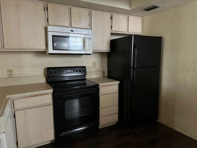 Building Photo - 745 SW 148th Ave