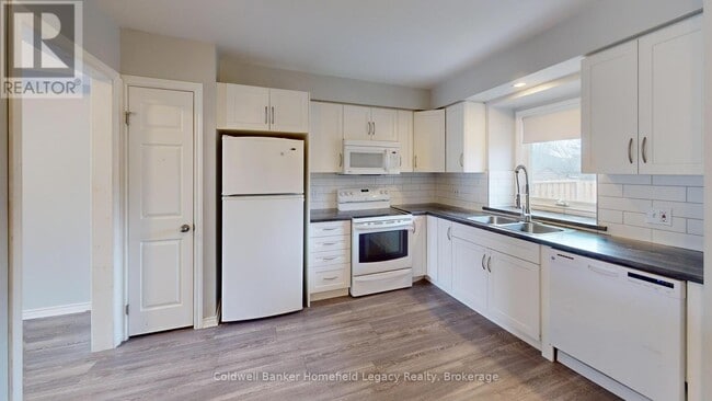 Building Photo - 1189 Nellis St