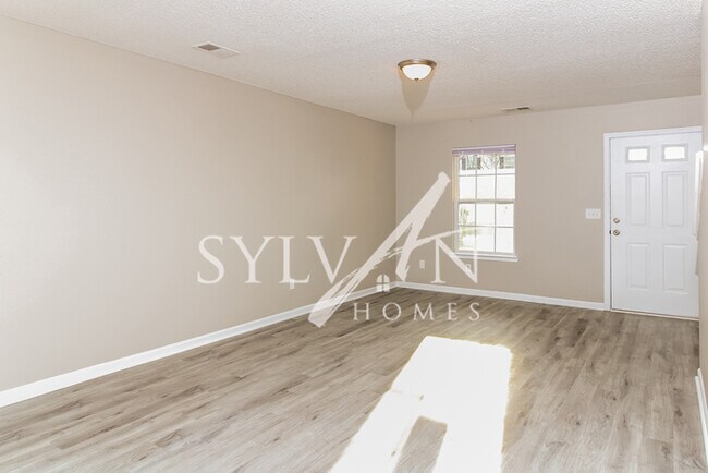 Building Photo - Prepare to fall in love with this 4 bedroo...