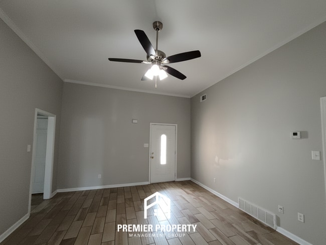 Building Photo - 270 Village Dr