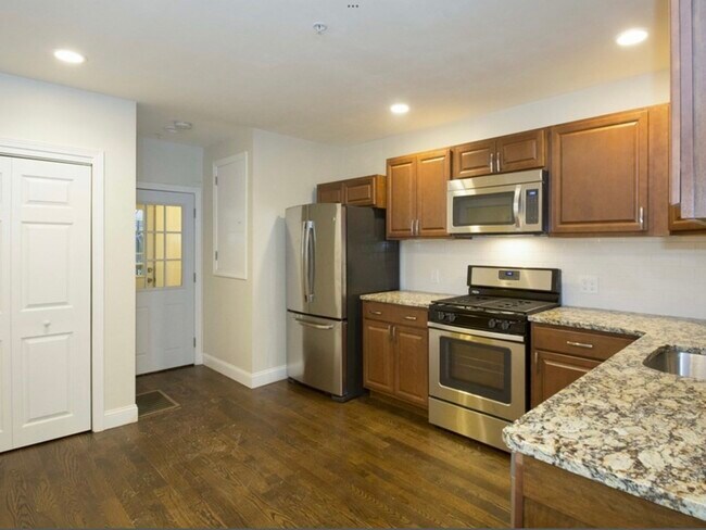 Building Photo - 180 Dorchester St