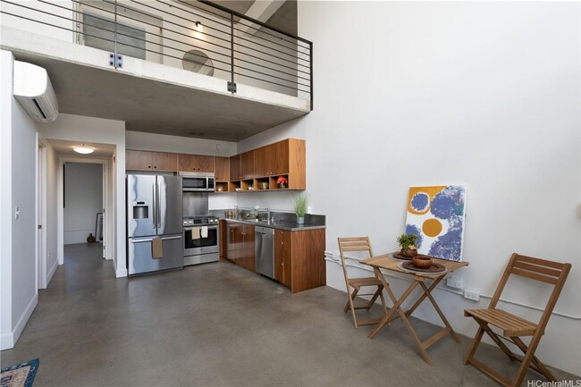Building Photo - Exclusive suburban boutique loft in Honolu...