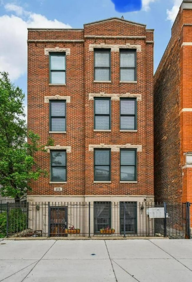 Building Photo - 619 N Racine Ave
