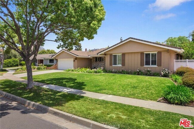Building Photo - 1636 Valley Ln