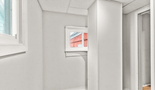 Building Photo - 60 Mary St