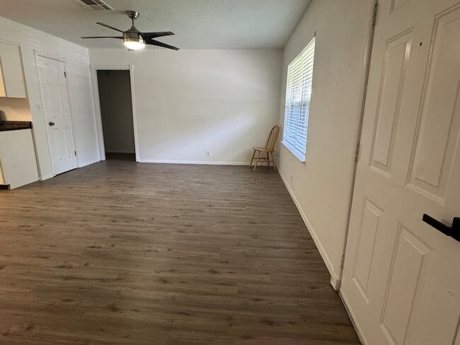 Building Photo - 935 Creager St