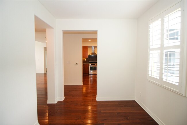 Building Photo - 7100 Playa Vista Dr