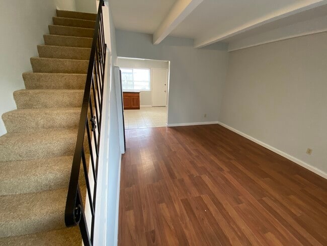 Building Photo - The Townhomes of Casa de Luna