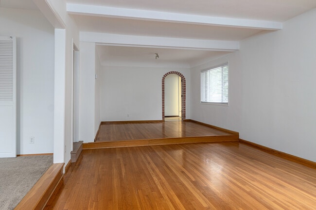 Building Photo - 4130 Vinton Ave