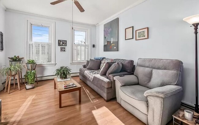 Foto del edificio - 227 E Garrison St