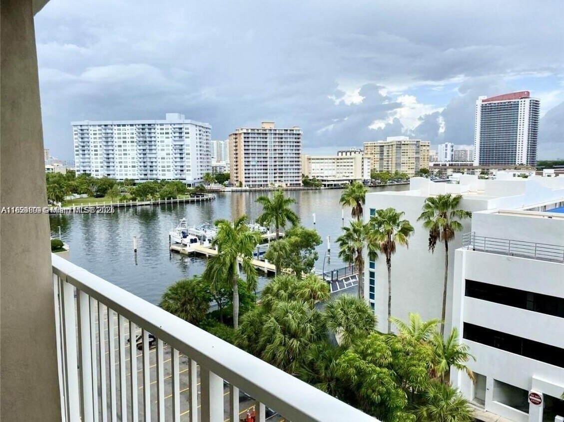 Foto principal - 1965 S Ocean Dr