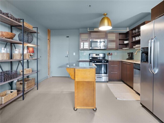 Foto del edificio - 170 Boulevard NE