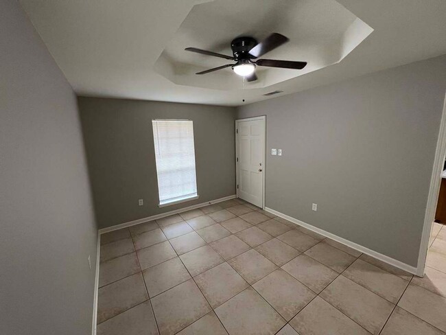 Building Photo - 1114 Willow Creek Dr