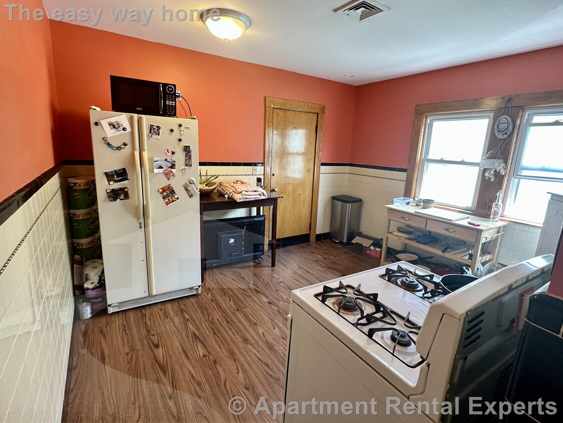 Primary Photo - 49 Sydney St