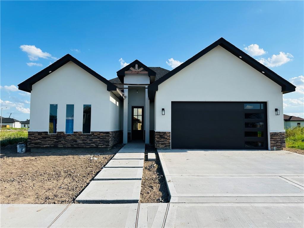 Primary Photo - 1016 West Dr