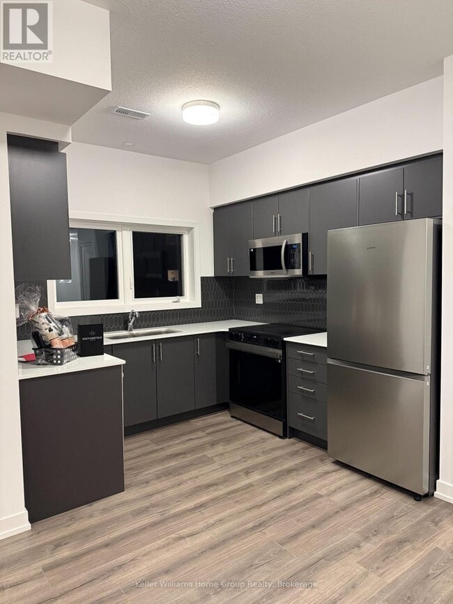 Building Photo - 940 St David St N