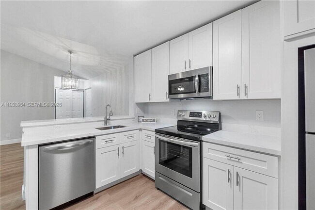 Foto del edificio - 5861 Riverside Dr