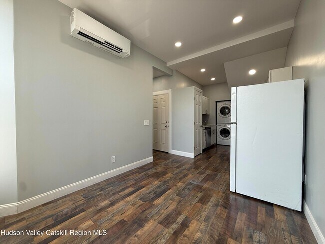 Foto del edificio - 110 Partition St
