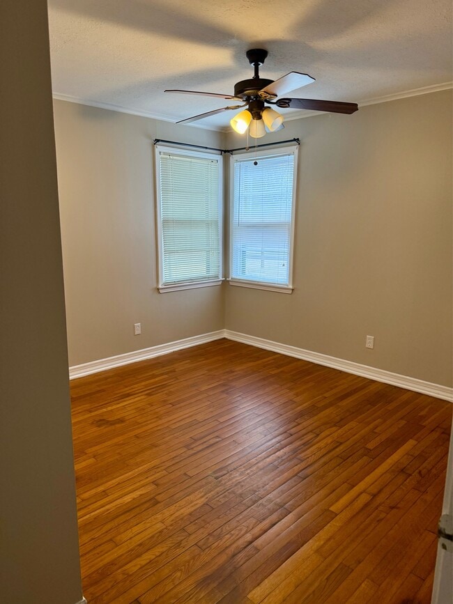 Building Photo - 909 President Ave