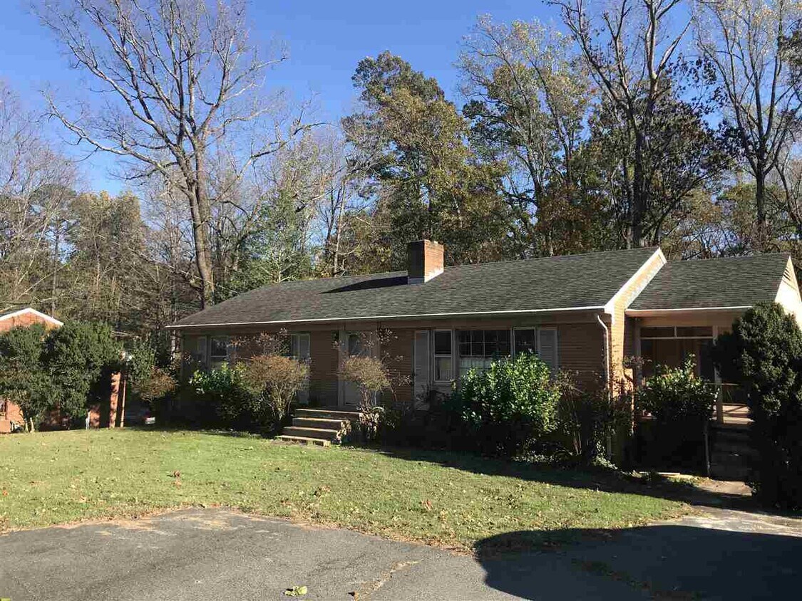 Primary Photo - 455 Rio Rd E