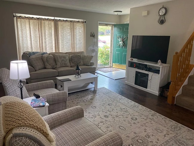 Foto del edificio - 516 Hollyberry Way