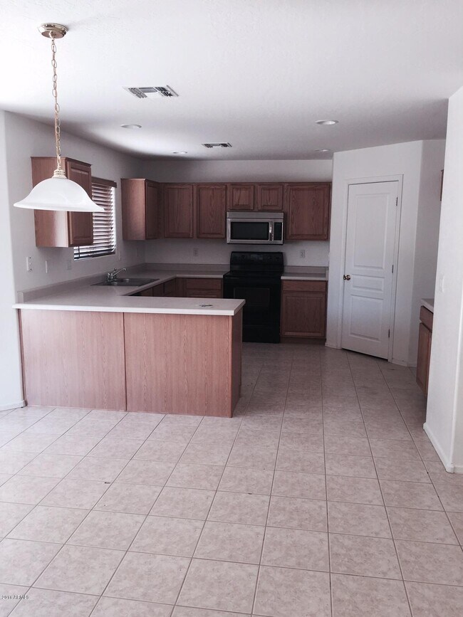 Foto del edificio - 15346 W Laurel Ln