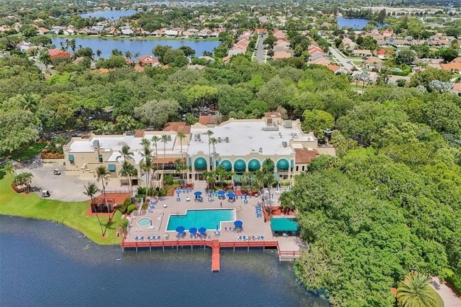 Building Photo - 9480 Poinciana Pl
