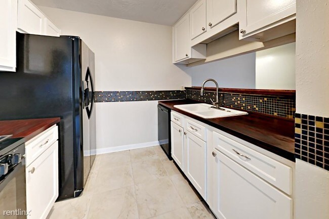 Building Photo - 4814 Brooklawn Dr