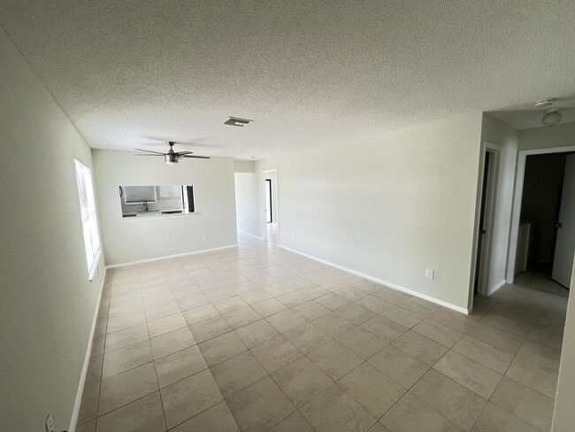 Building Photo - 210 SW Sterret Cir